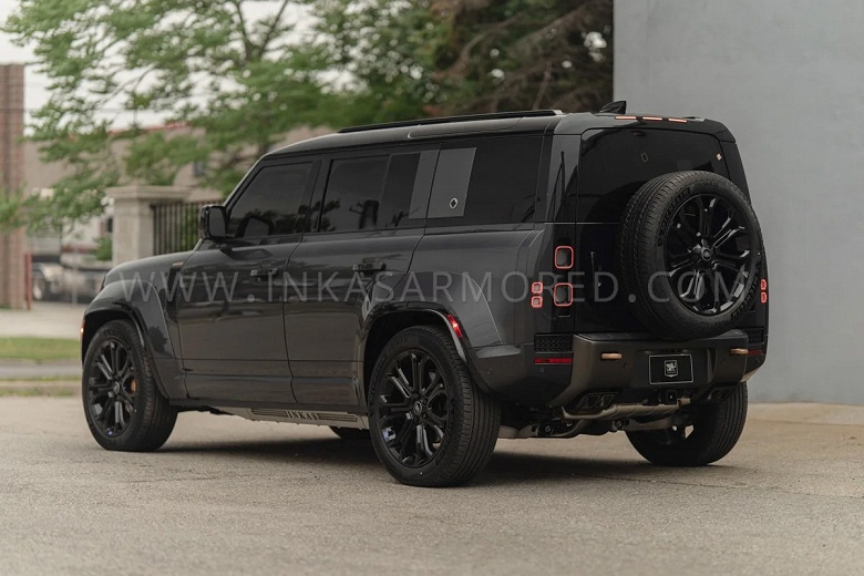 Land Rover Defender 2026 превратили в броневик, защищенный от выстрелов&nbsp;из штурмовой винтовки калибра 7,62 и одновременного подрыва двух ручных гранат